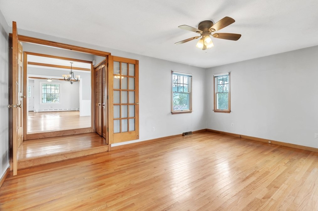 81 Fairview Ave, Chicopee MA 01013-2919 exterior