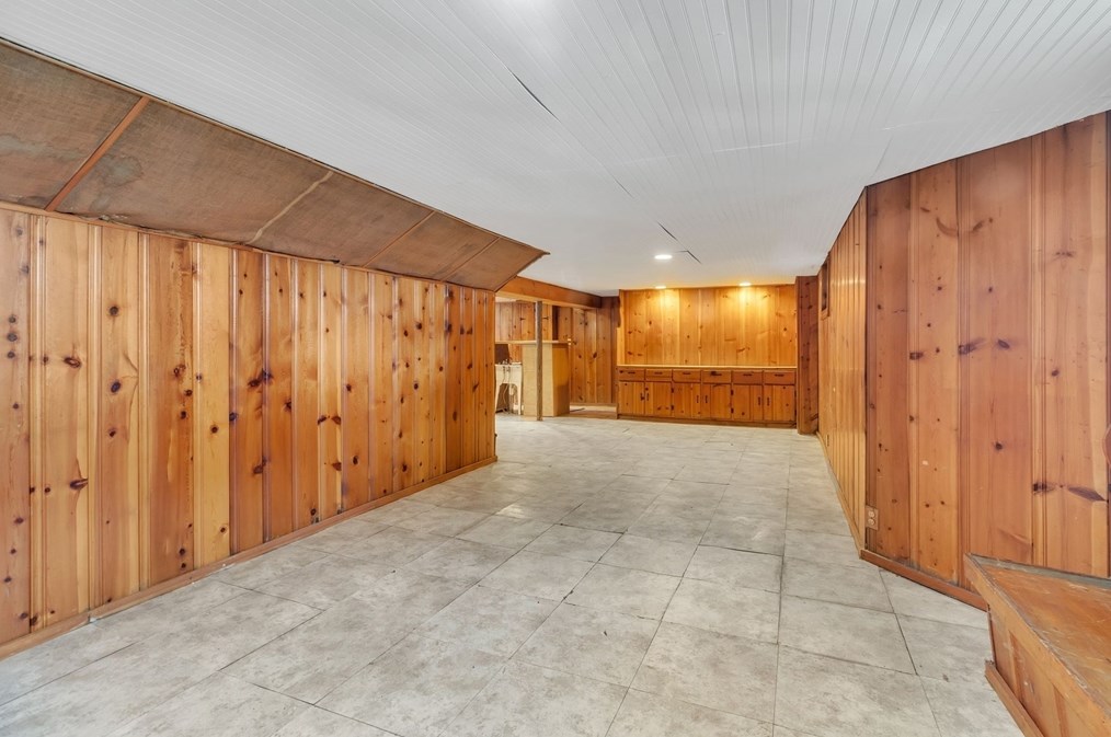 81 Fairview Ave, Chicopee MA 01013-2919 exterior