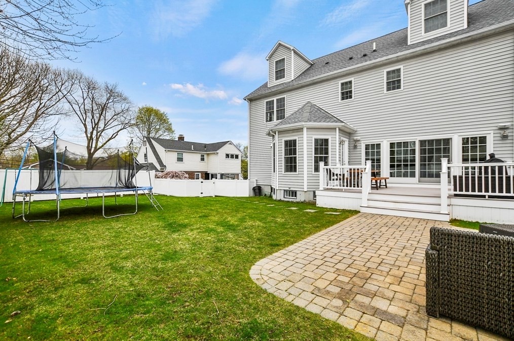 43 Canterbury Rd, Waltham MA  02453-8242 exterior