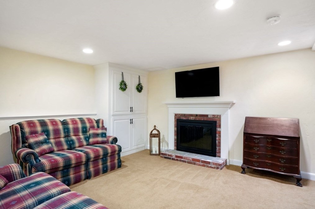 226 Forest St, Pembroke MA  02359-3334 exterior