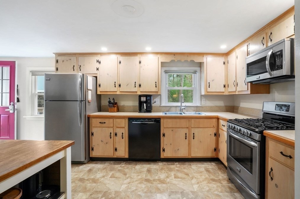 226 Forest St, Pembroke MA  02359-3334 exterior