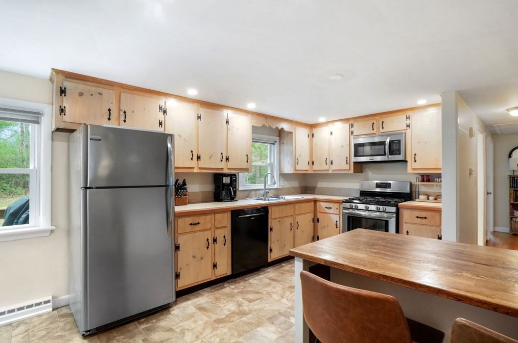 226 Forest St, Pembroke MA  02359-3334 exterior