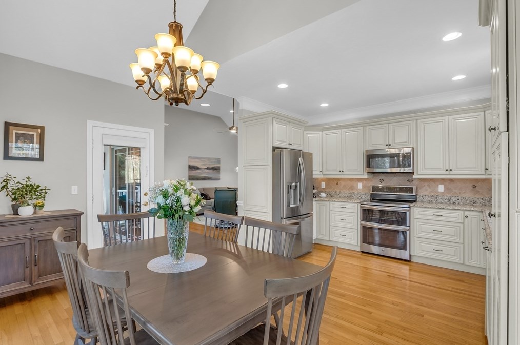 27 Shannon Way, Lancaster MA 01523-2952 exterior