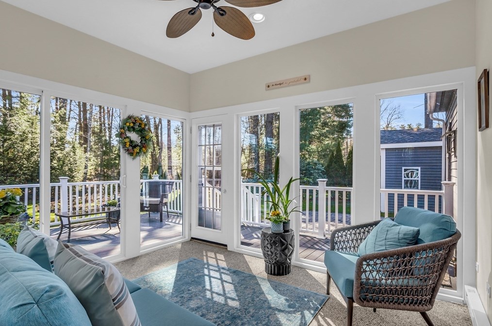 27 Shannon Way, Lancaster MA 01523-2952 exterior