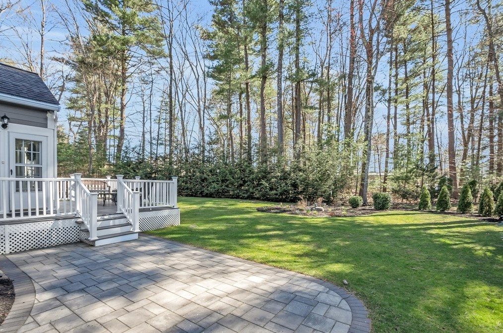 27 Shannon Way, Lancaster MA 01523-2952 exterior