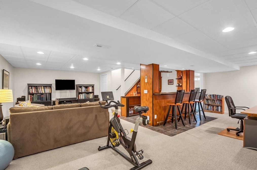 27 Shannon Way, Lancaster MA 01523-2952 exterior