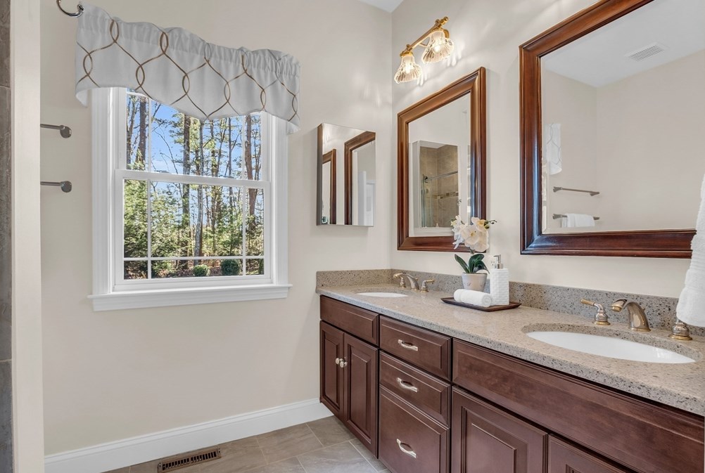 27 Shannon Way, Lancaster MA 01523-2952 exterior