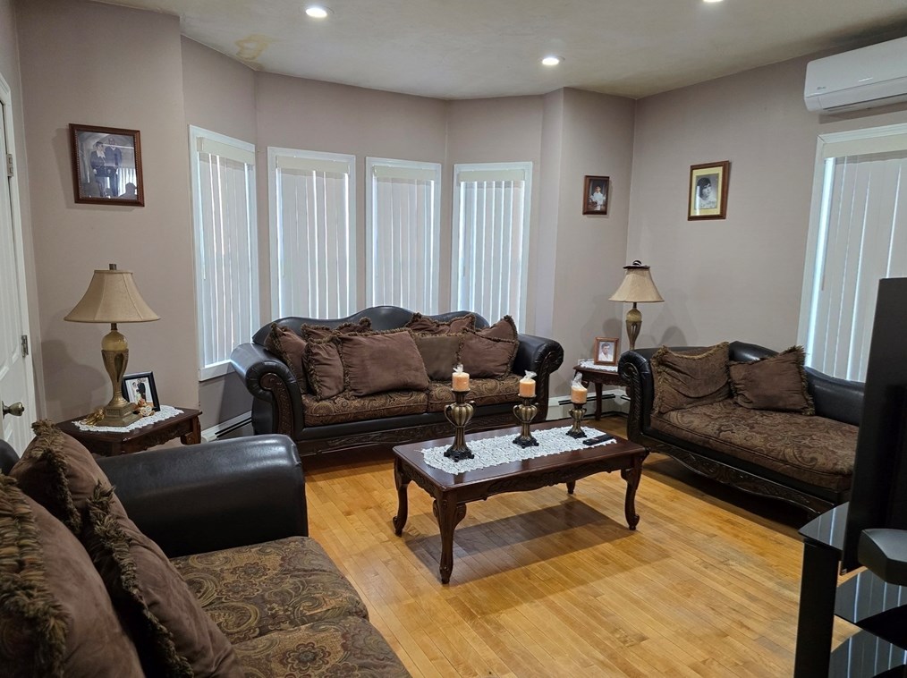 96 Danforth St, Fall River MA  02720-2323 exterior