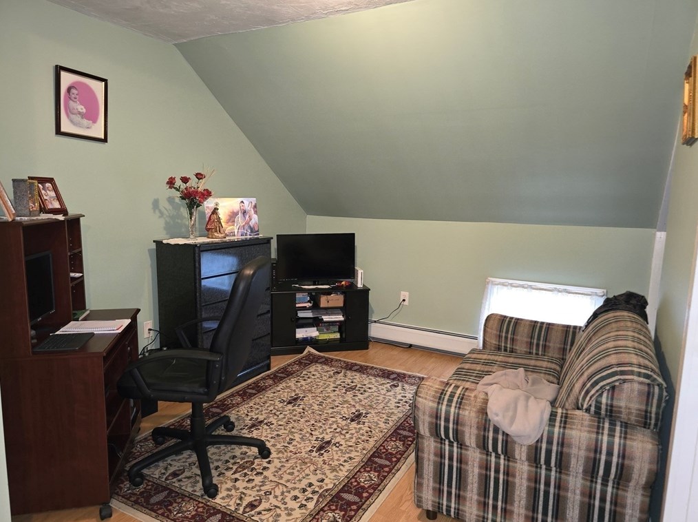 96 Danforth St, Fall River MA  02720-2323 exterior