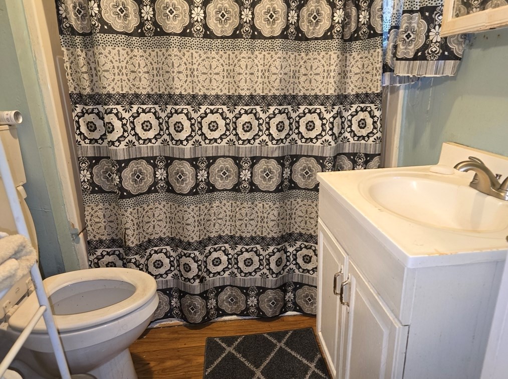 96 Danforth St, Fall River MA  02720-2323 exterior