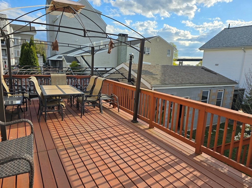 96 Danforth St, Fall River MA  02720-2323 exterior