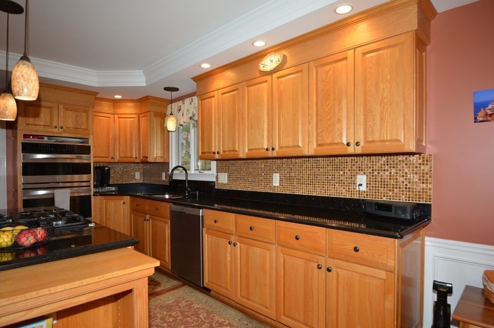 141 Eastgate Rd, Tewksbury MA 01876-1266 exterior