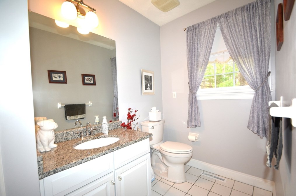 141 Eastgate Rd, Tewksbury MA 01876-1266 exterior