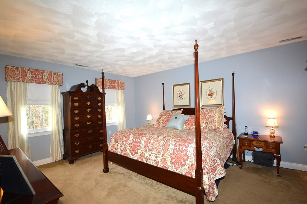 141 Eastgate Rd, Tewksbury MA 01876-1266 exterior