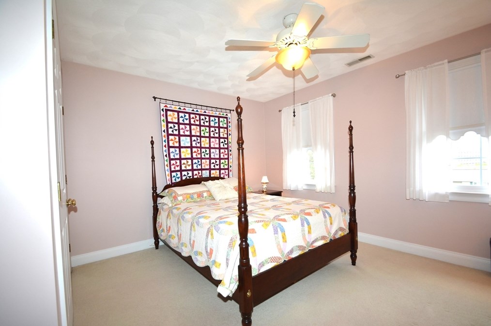 141 Eastgate Rd, Tewksbury MA 01876-1266 exterior