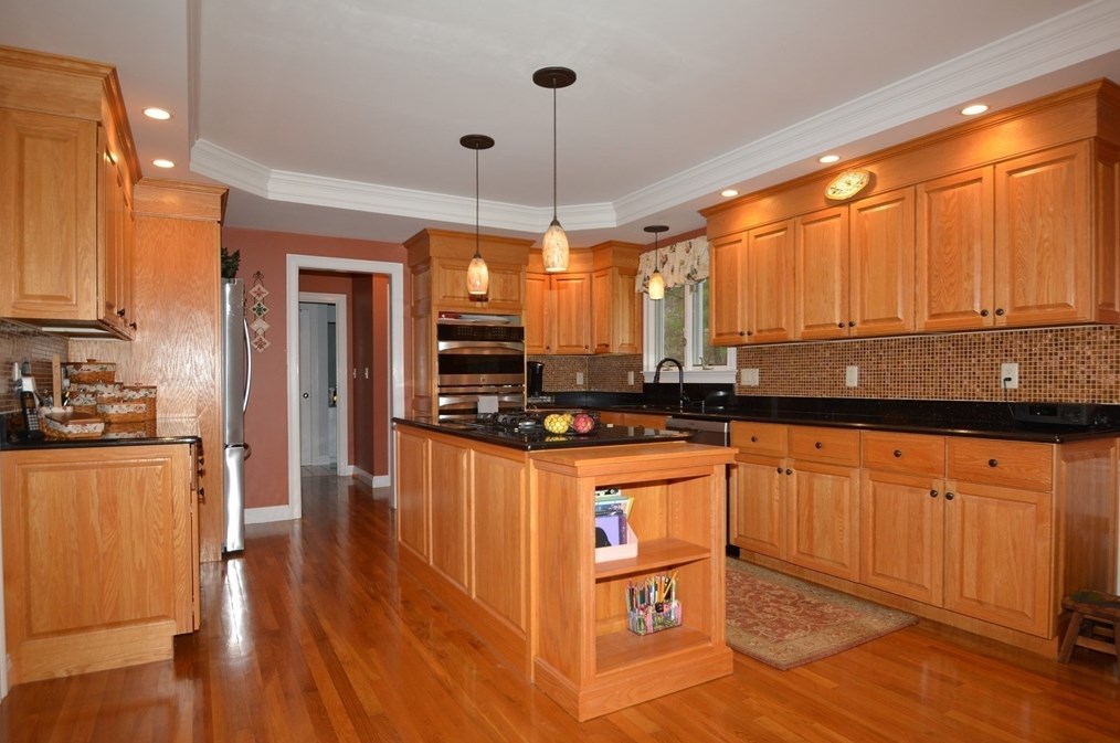 141 Eastgate Rd, Tewksbury MA 01876-1266 exterior