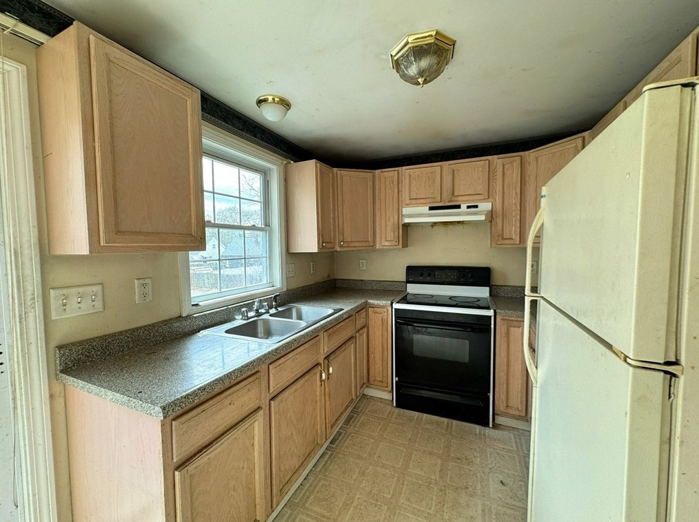 5 Olney Ave, Springfield MA  01109 exterior