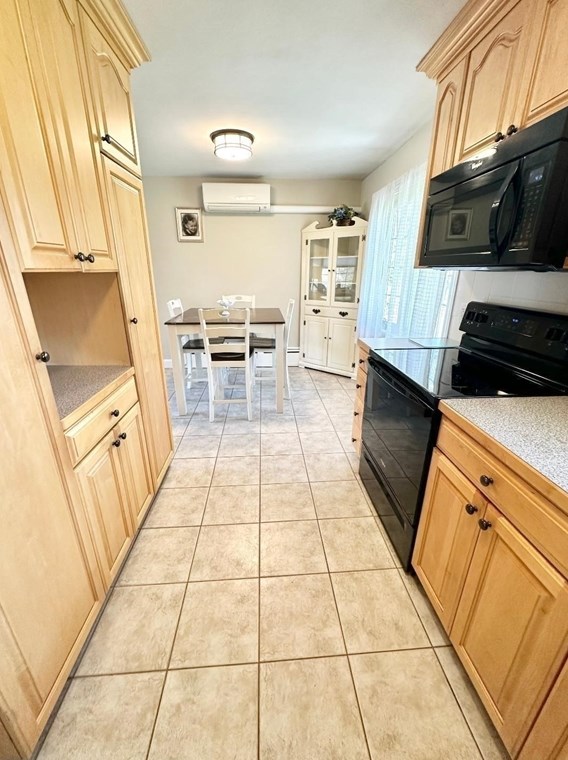 3 Verdon St, Salem MA  01970-1819 exterior