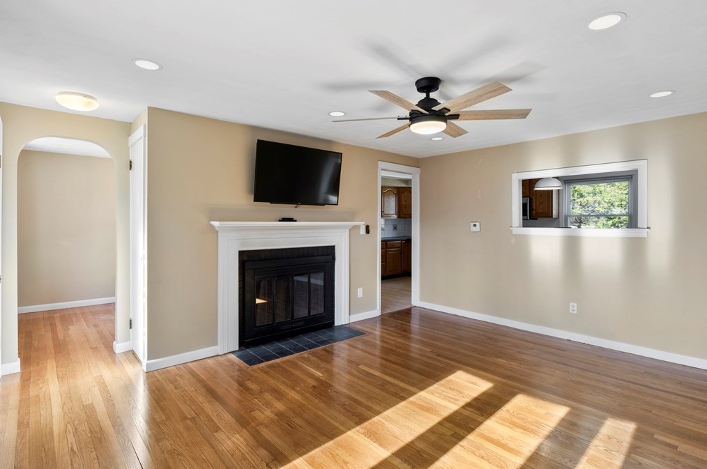 165 Sawmill Rd, Springfield MA  01118-1724 exterior