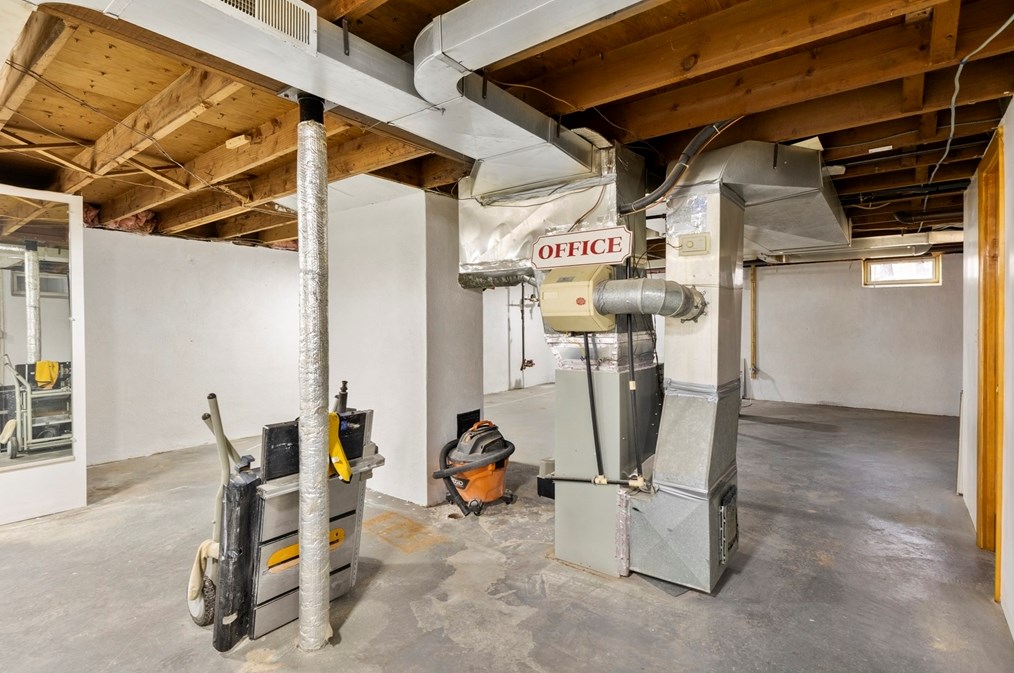 165 Sawmill Rd, Springfield MA  01118-1724 exterior