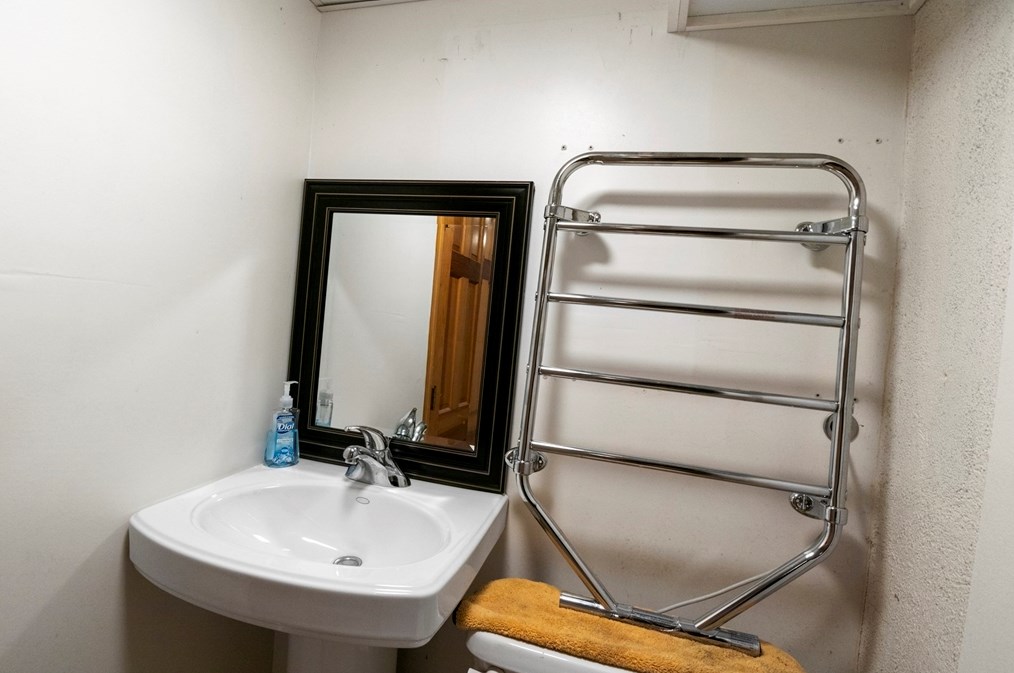 165 Sawmill Rd, Springfield MA  01118-1724 exterior