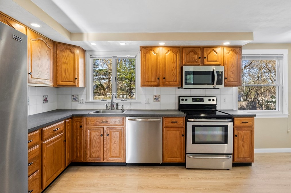 165 Sawmill Rd, Springfield MA  01118-1724 exterior