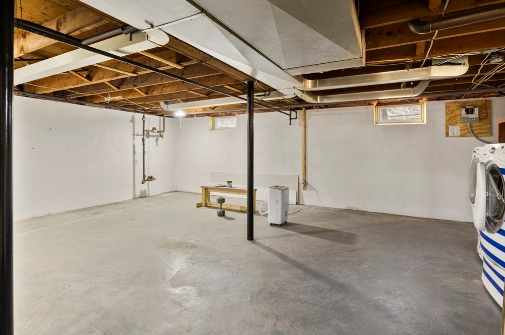 165 Sawmill Rd, Springfield MA  01118-1724 exterior