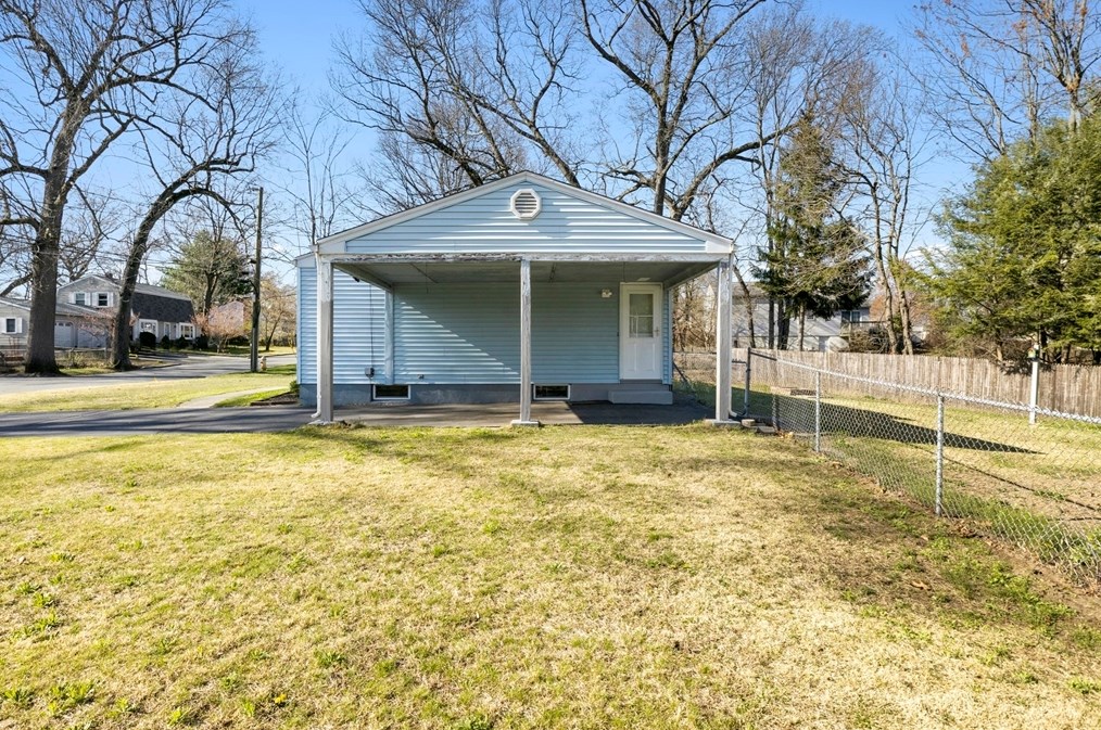 165 Sawmill Rd, Springfield MA  01118-1724 exterior