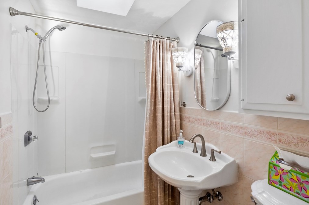 165 Sawmill Rd, Springfield MA  01118-1724 exterior