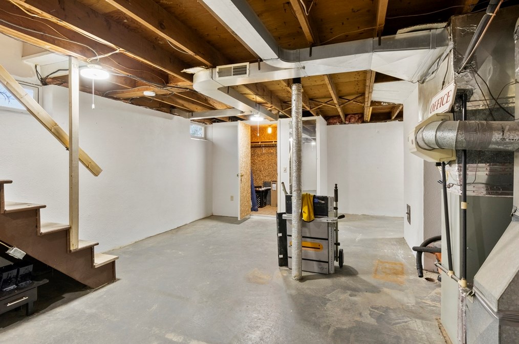 165 Sawmill Rd, Springfield MA  01118-1724 exterior