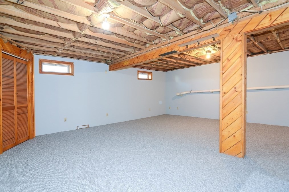 369 Thompson Rd, Webster MA  01570-1505 exterior