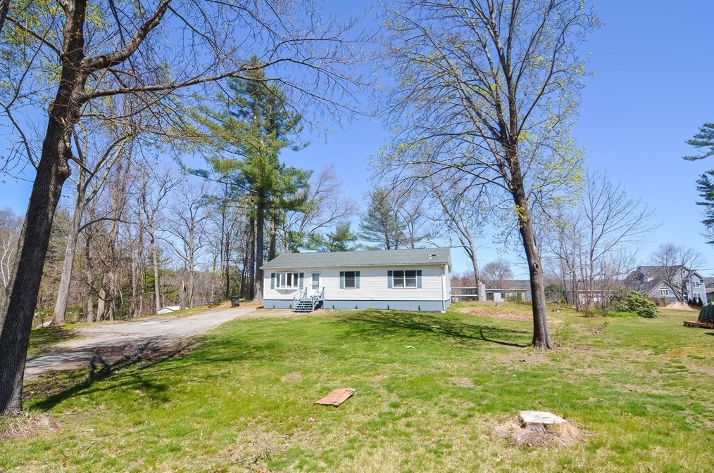 369 Thompson Rd, Webster MA  01570-1505 exterior