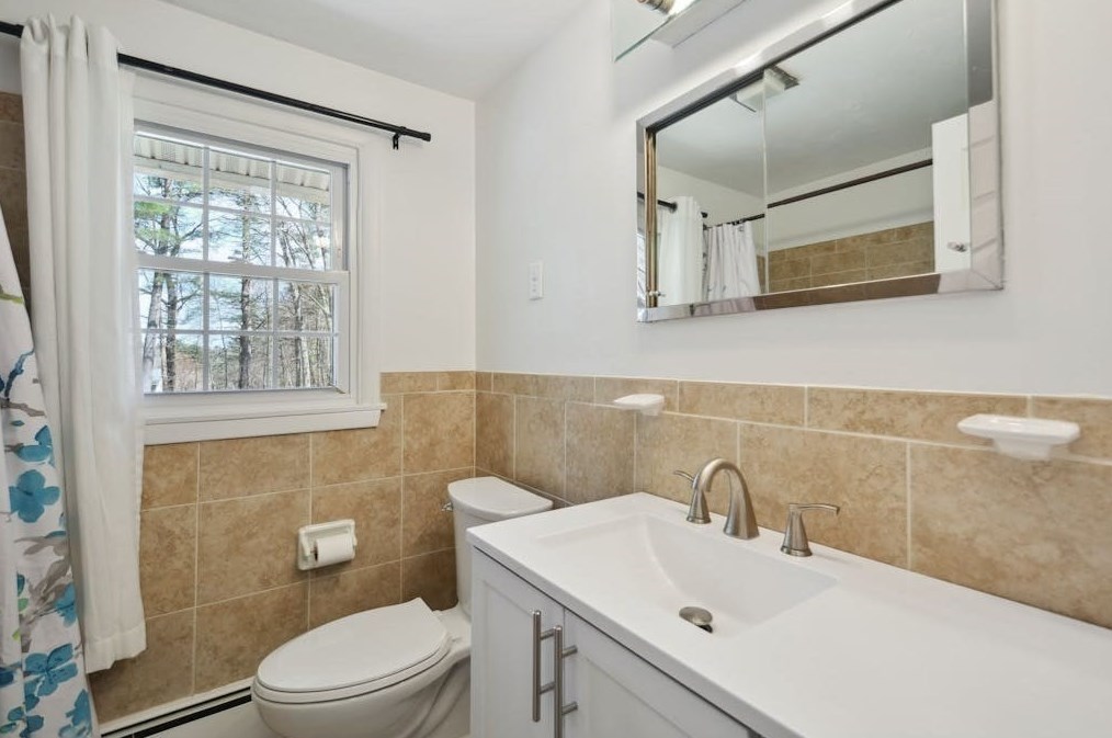 232 Howard St, Northborough MA  01532-1321 exterior