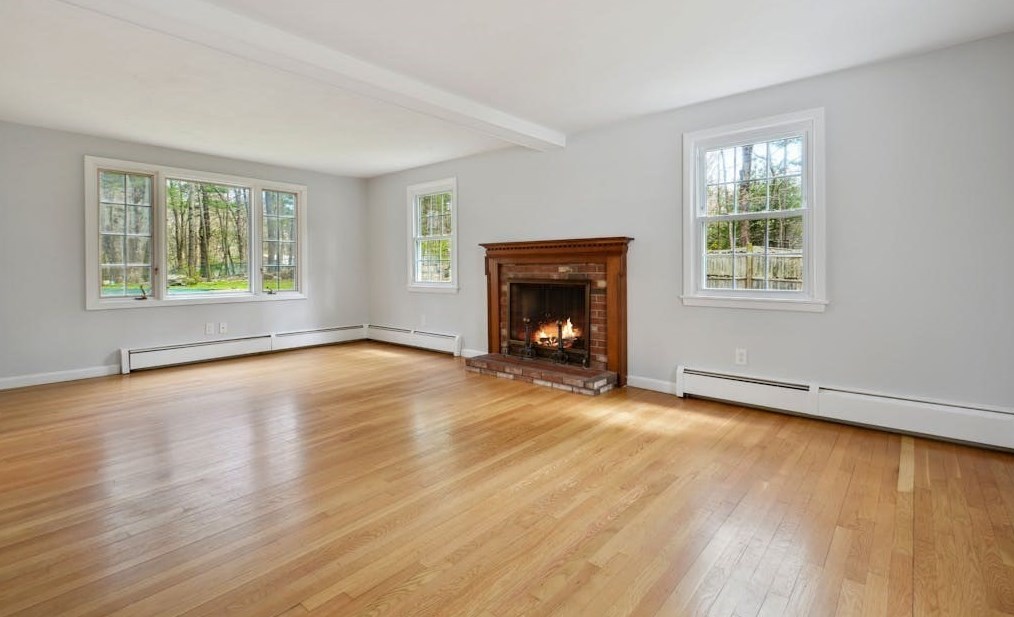 232 Howard St, Northborough MA  01532-1321 exterior