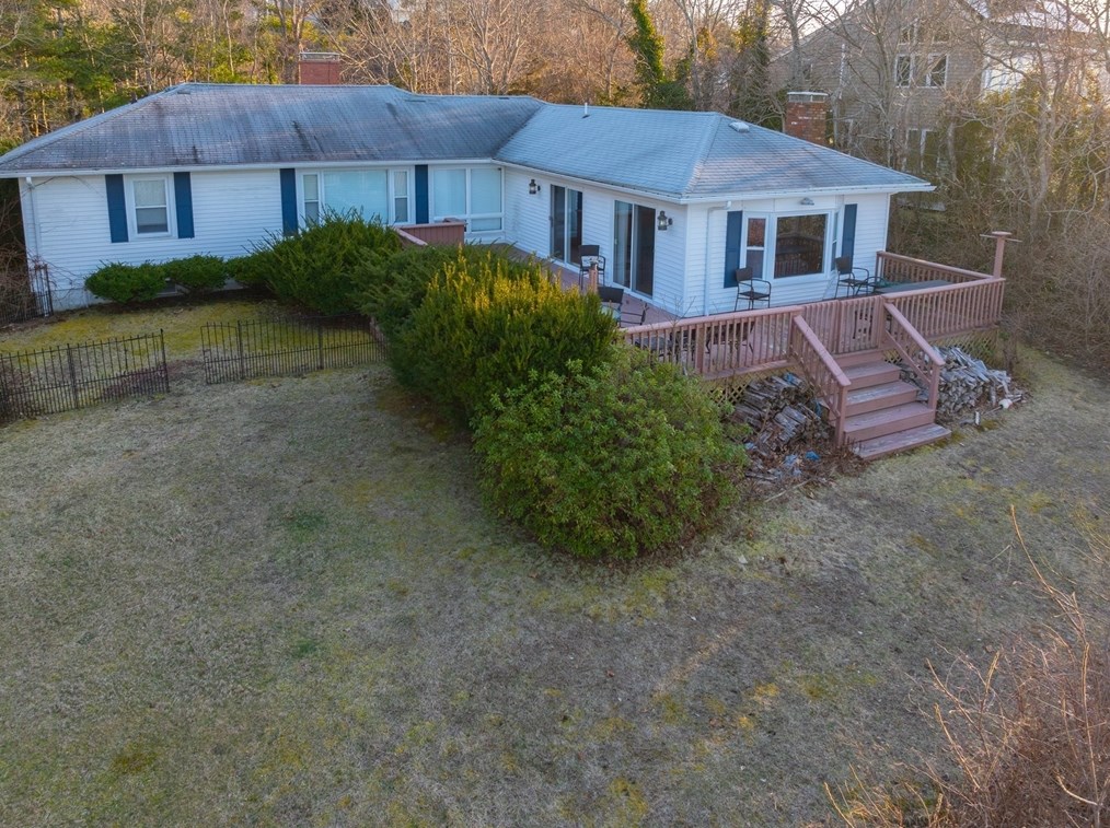 156 Bay Shr Dr, Plymouth MA 02360-2070 exterior