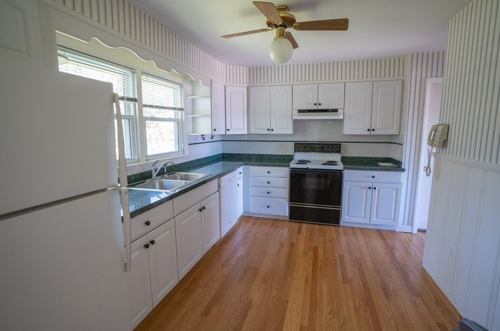 156 Bay Shr Dr, Plymouth MA 02360-2070 exterior