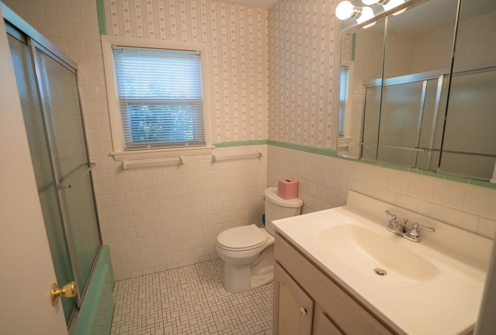 156 Bay Shr Dr, Plymouth MA 02360-2070 exterior