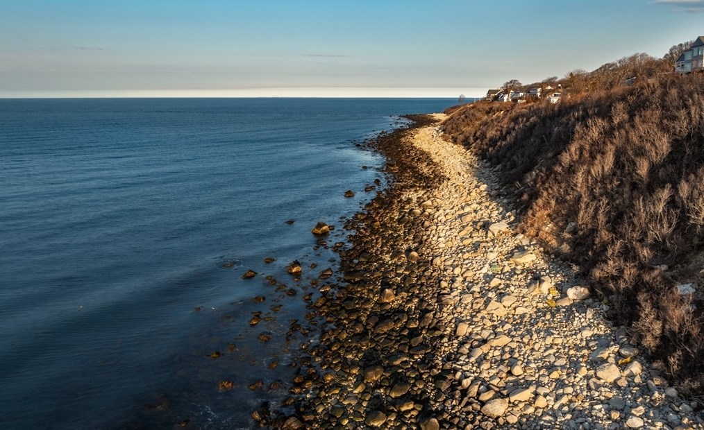 156 Bay Shr Dr, Plymouth MA 02360-2070 exterior