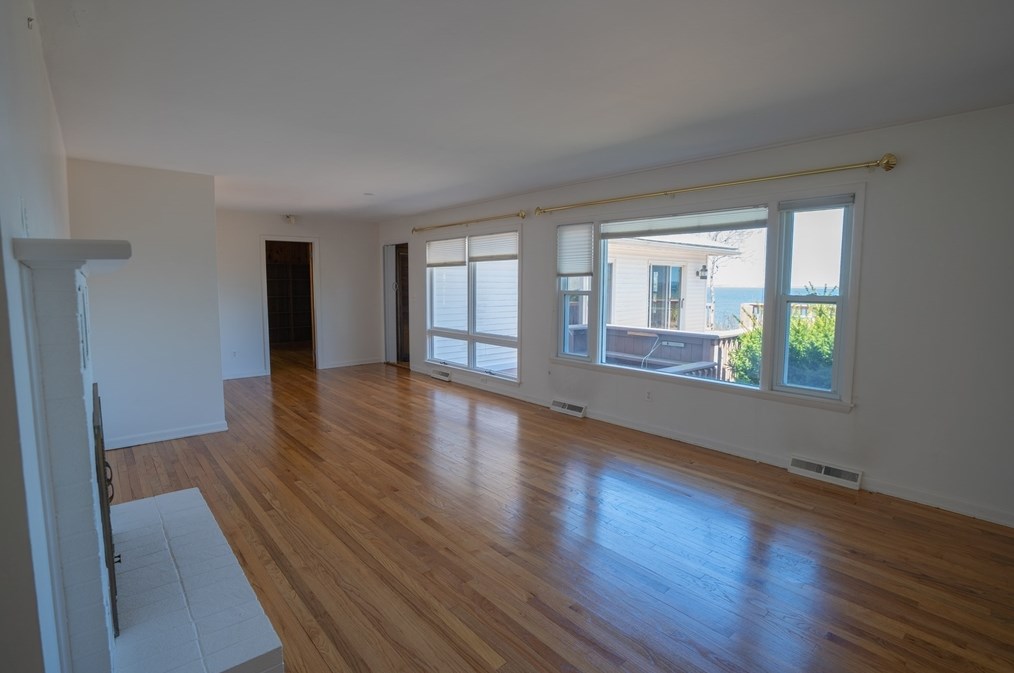 156 Bay Shr Dr, Plymouth MA 02360-2070 exterior