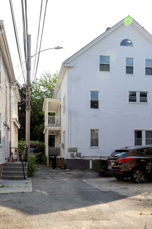 1 Louisburg Pl, Providence RI  02909-1109 exterior