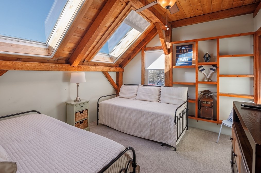 71 Willow Rd, Nahant MA 01908-1306 exterior