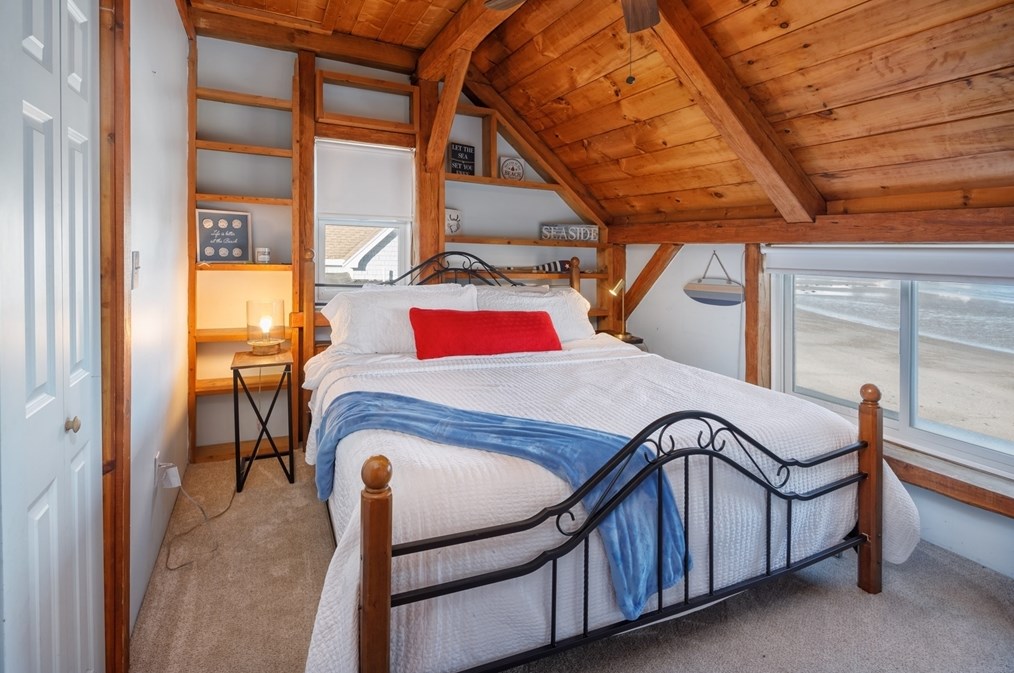 71 Willow Rd, Nahant MA 01908-1306 exterior