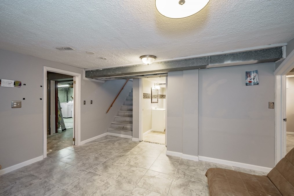 81 Richview Ave, South Hadley MA 01075-2026 exterior