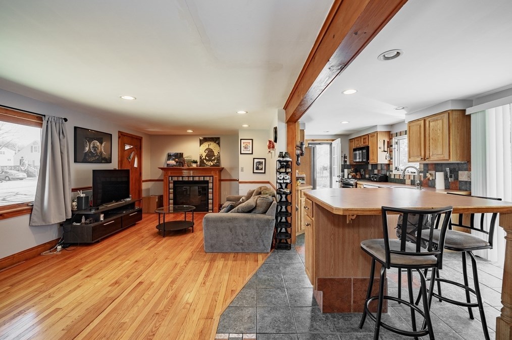 81 Richview Ave, South Hadley MA 01075-2026 exterior