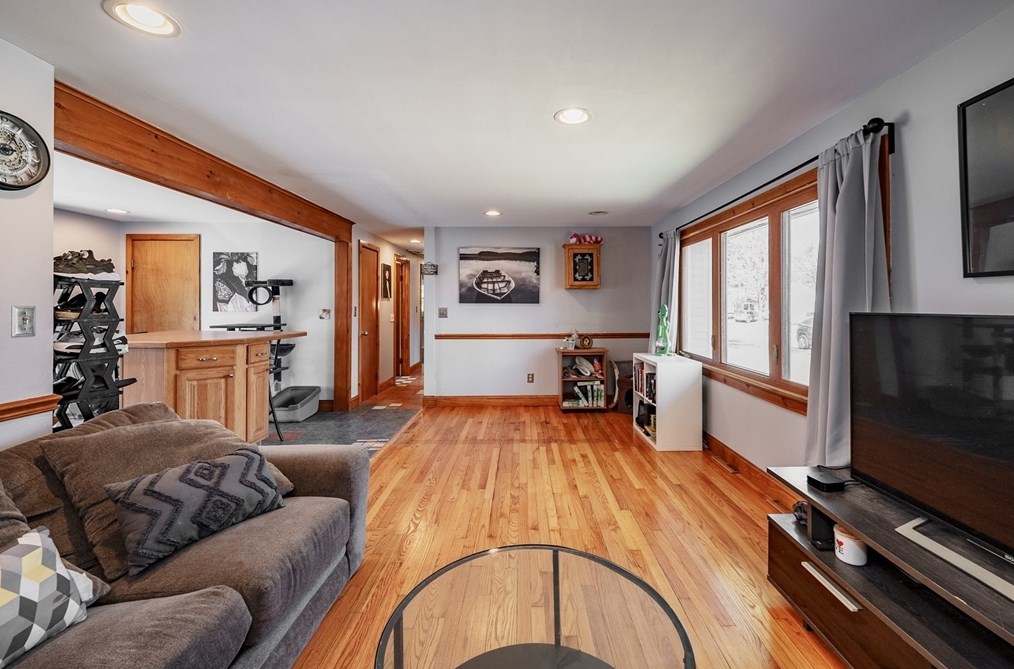 81 Richview Ave, South Hadley MA 01075-2026 exterior