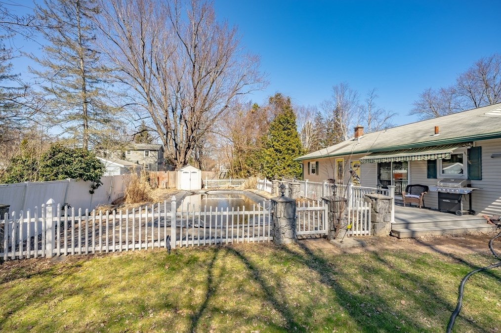 81 Richview Ave, South Hadley MA 01075-2026 exterior