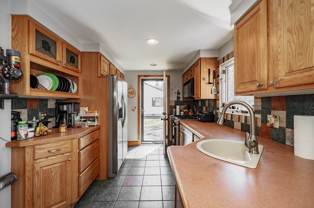 81 Richview Ave, South Hadley MA 01075-2026 exterior