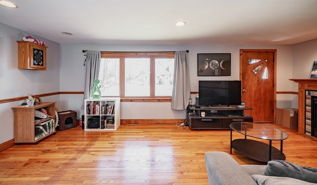 81 Richview Ave, South Hadley MA 01075-2026 exterior