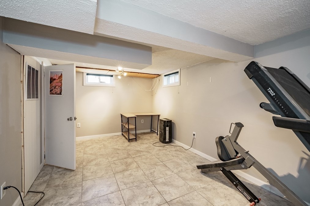 81 Richview Ave, South Hadley MA 01075-2026 exterior