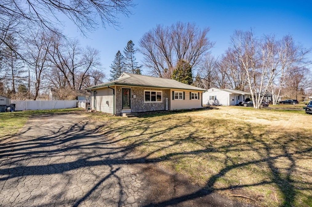 81 Richview Ave, South Hadley MA 01075-2026 exterior